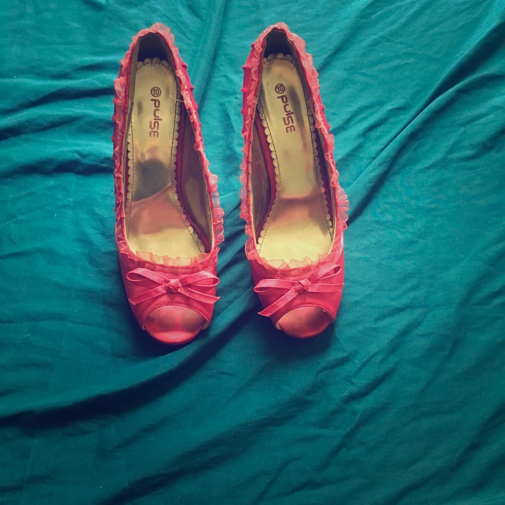 Hot pink size 10 pulse heels
